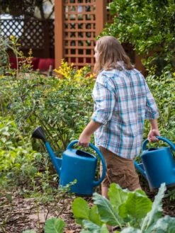 French Blue Watering Can -Garden Supplies Shop 06341 1390 tif