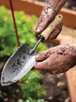 Gardener's Lifetime Trowel -Garden Supplies Shop 8586972 3242 tif