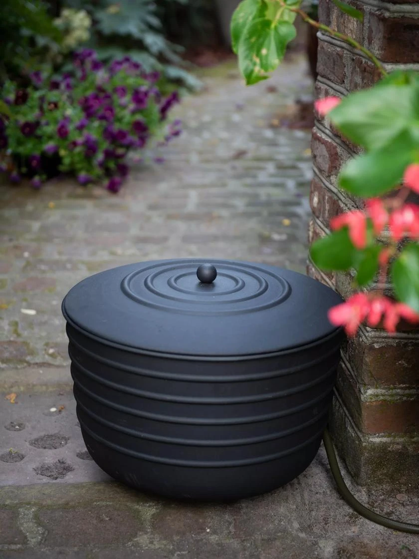 Matte Black Ribbed Hose Pot With Lid 4 Matte Black Ribbed Hose Pot With Lid - Image 2